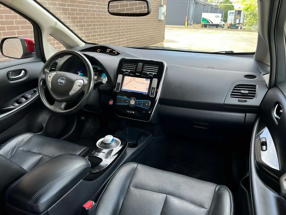 Nissan LEAF      2015