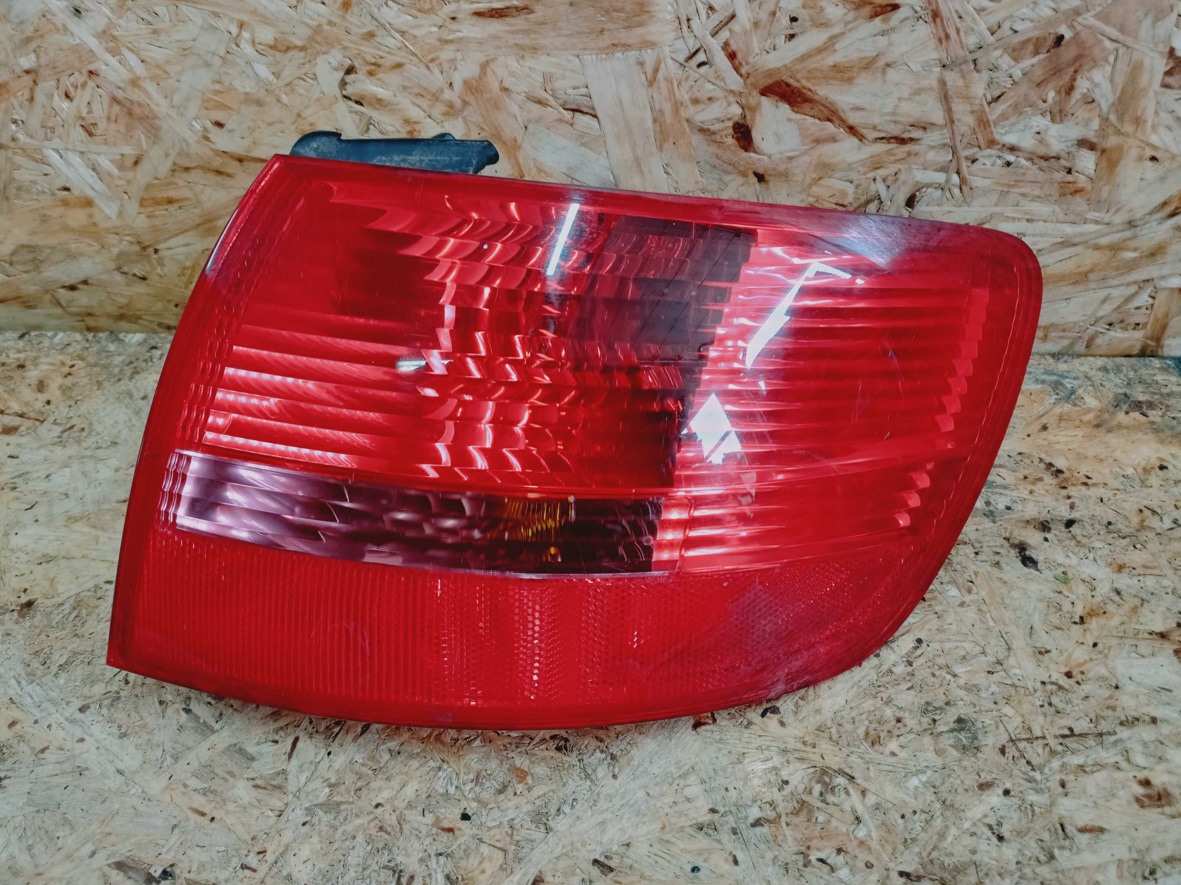 Audi A6 C6 lampa tył tylna prawa lewa kombi oryginał demontaż