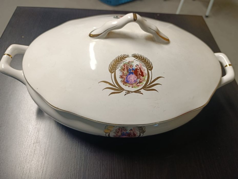 Terrina em porcelana antiga