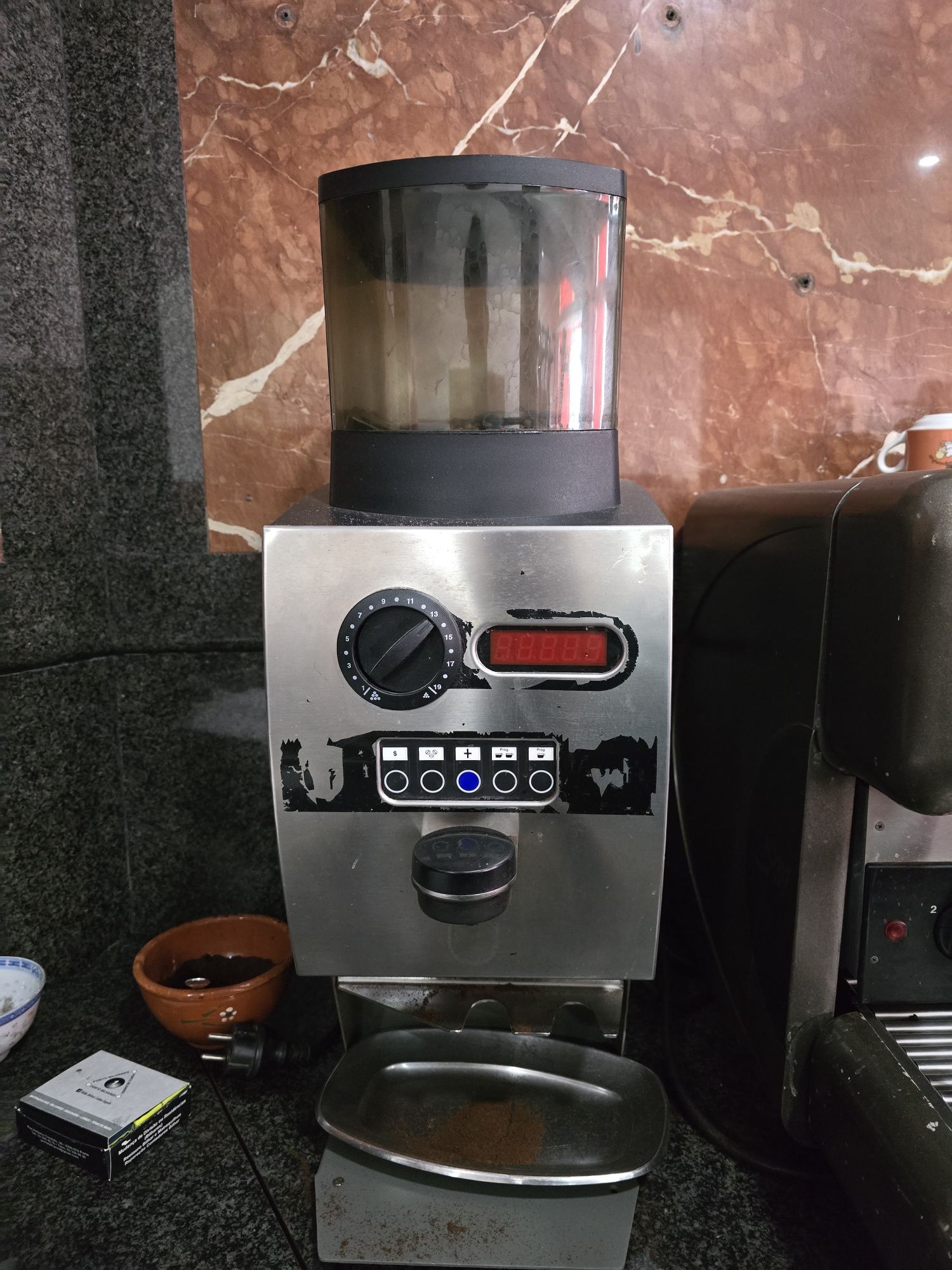 Máquina de café industrial la san marco SM85S2 + moinho de café
