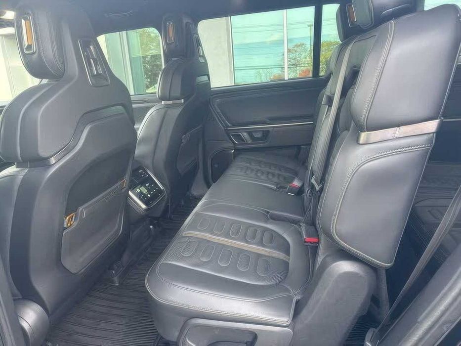 Rivian R1S Adventure Quad Motor      2023