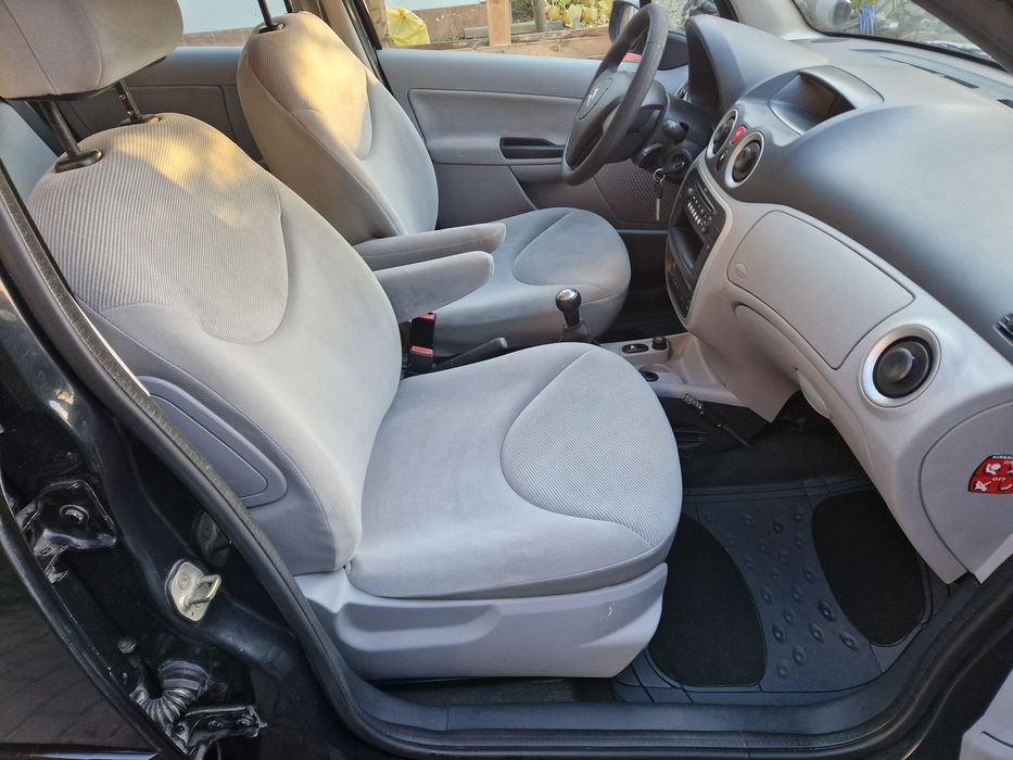 C3 1.4 Benzyna klimatyzacja  Piekny stan czujniki cofania.