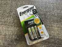 Ładowarka Energizer + 4 akumulatorki 1300mAh + kabelek