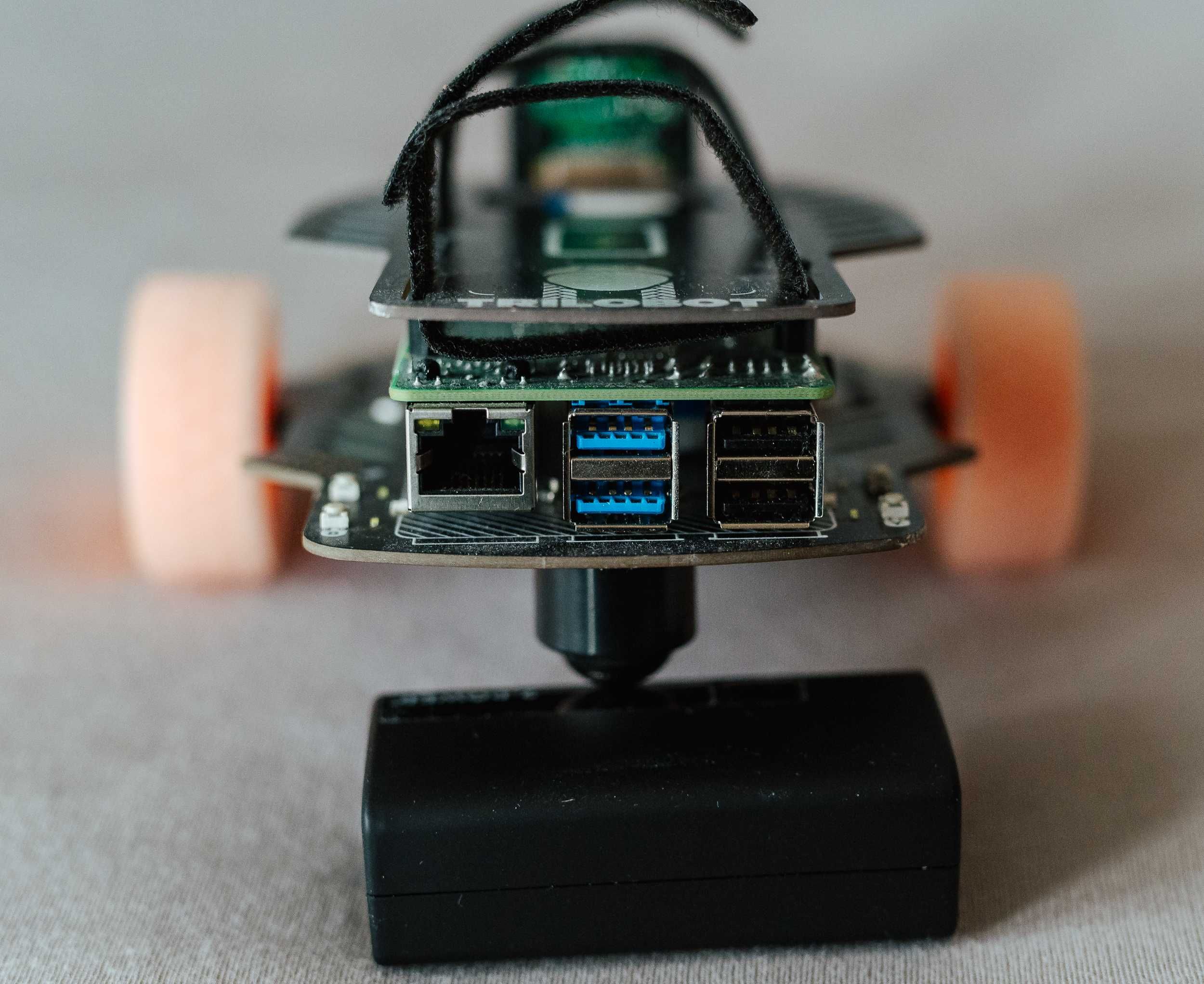 Raspberry Pi 4 model B oraz Trilobot zestaw