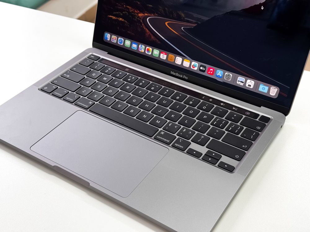 MacBook Pro 2022 r. M2 8/256 GB jak Nowy 100% bateria Sklep Gwarancja