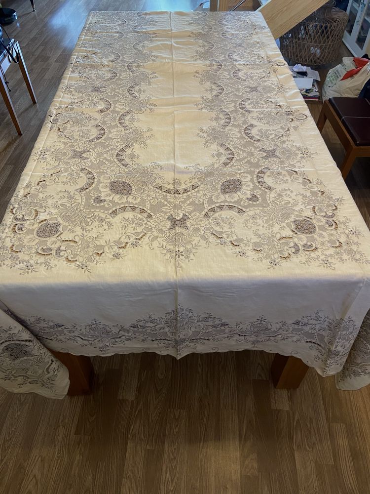 Toalha de Mesa Bordado da Madeira