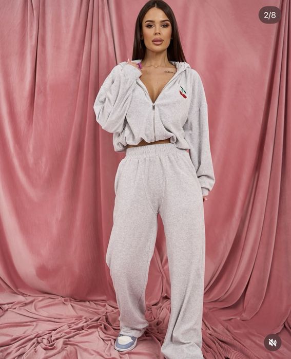 Жіночий велюровий костюм українського бренду