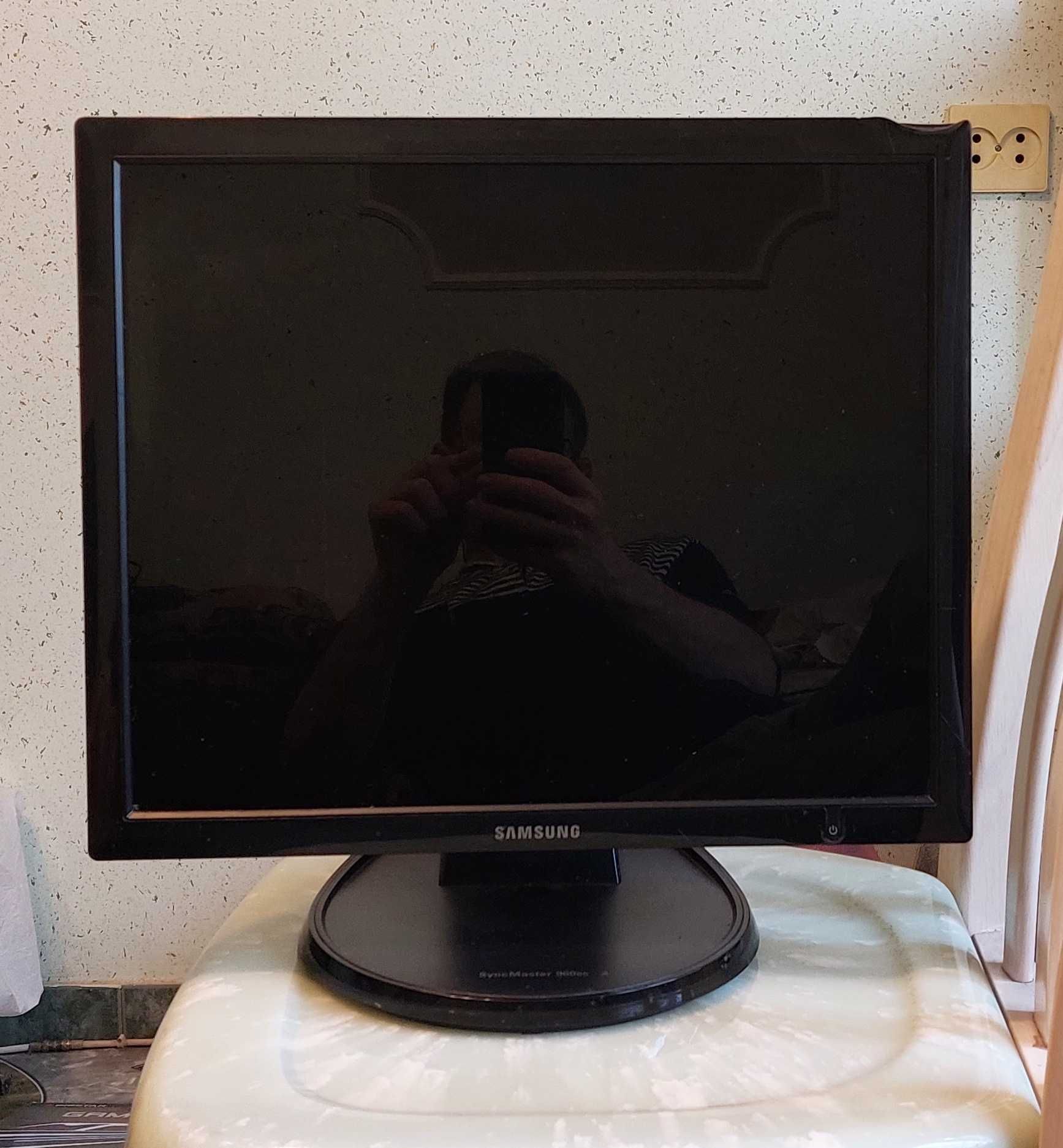 ЖК монитор SAMSUNG 960BG 19"(48,3 см)