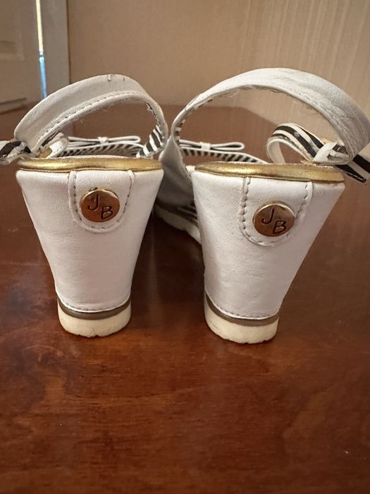 Босоніжки жіночі