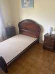 Cama e mesas de cabeceira