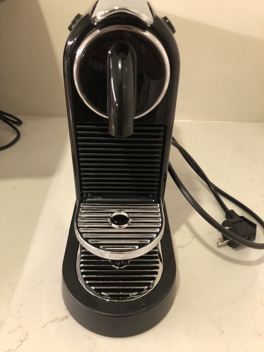 Máquina Nespresso com fuga