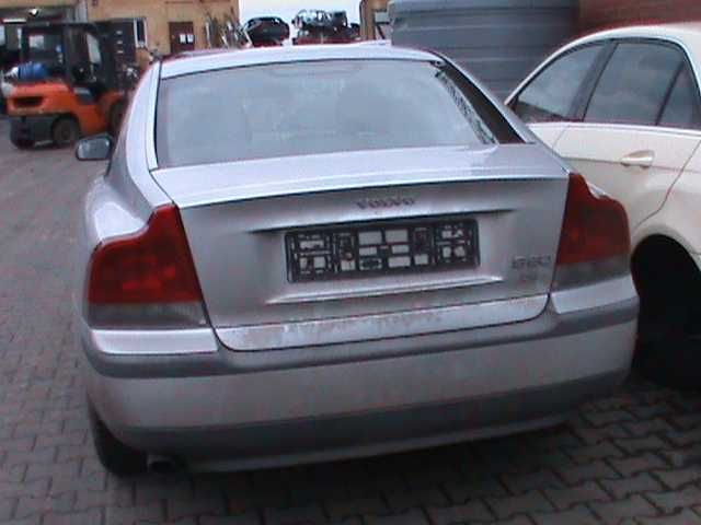 Volvo S60 zderzak tył,  błotnik prawy,  klapa drzwi Kod lakieru 426-26