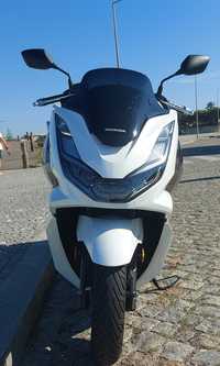 Honda pcx 125 como nova. Ainda na garantia Honda.