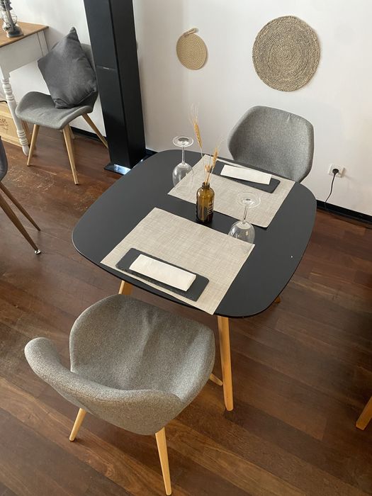Mesas de sala de jantar 3 modelos  diferentes com cadeiras