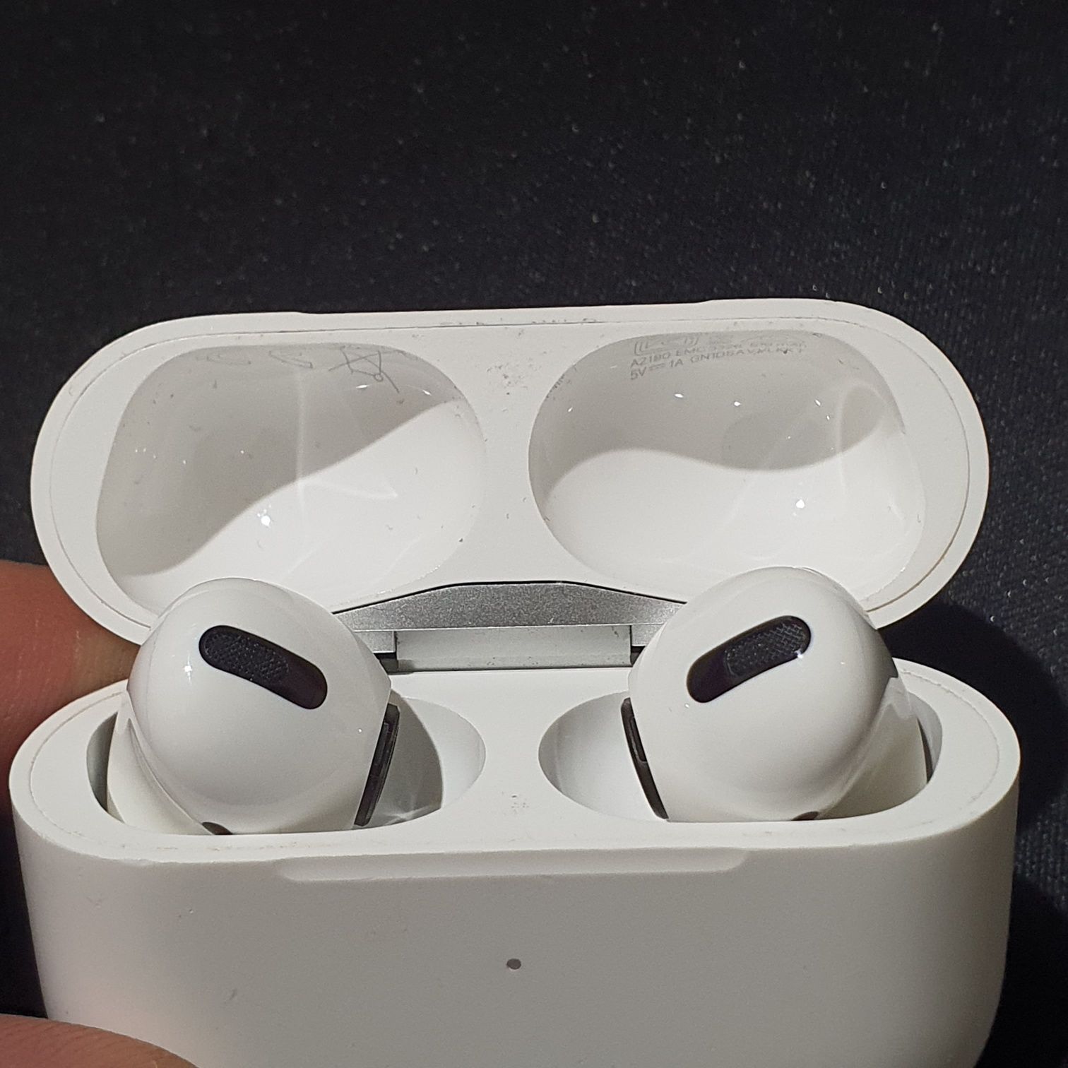 Etui i słuchawki ładujące do słuchawek AirPods Pro iPhone MagSafe