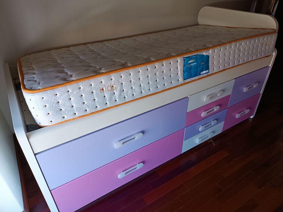 Cama Ele Jovem com arrumação