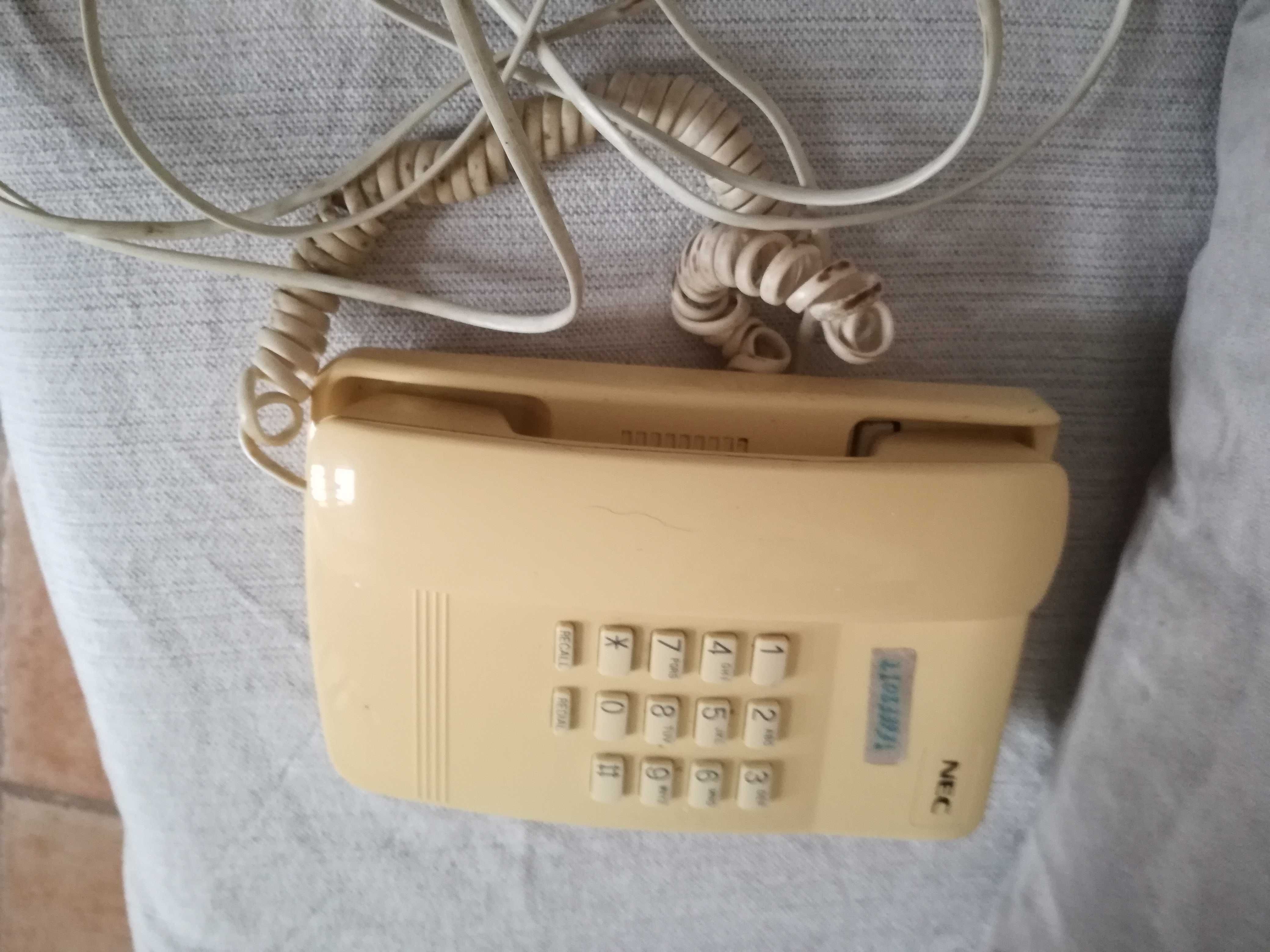 Telefone com fios NEC a funcionar
