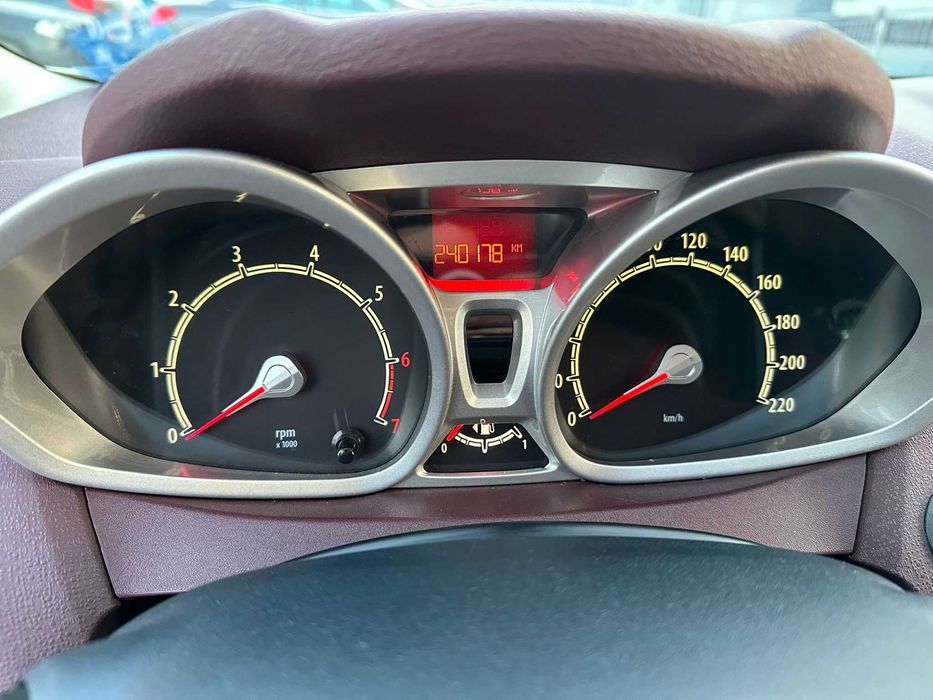 FORD FIESTA 1,6 Rok 2009