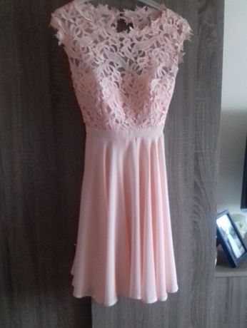 Różowa sukienka z koronką idealna na wesele imprezę i inne okazje