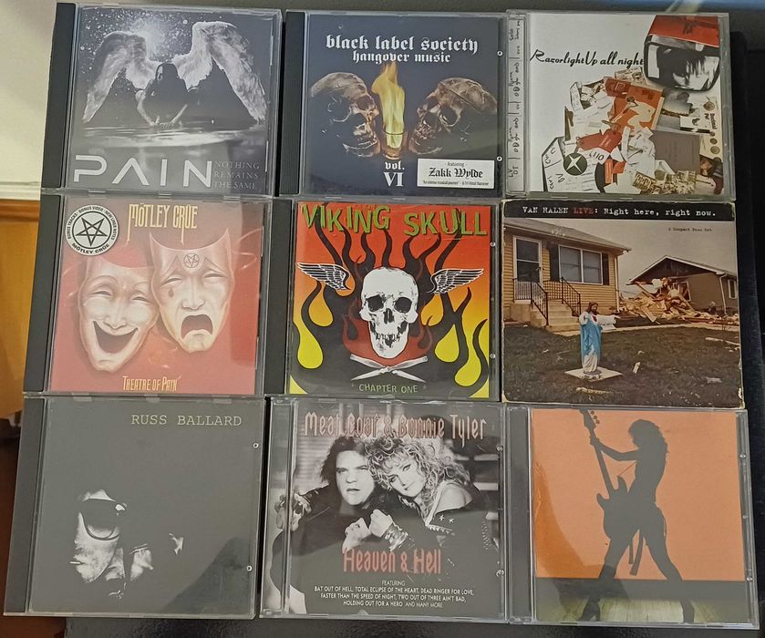 Vendo conjunto de 24 CDs por 30€ - Só entrega em mão.