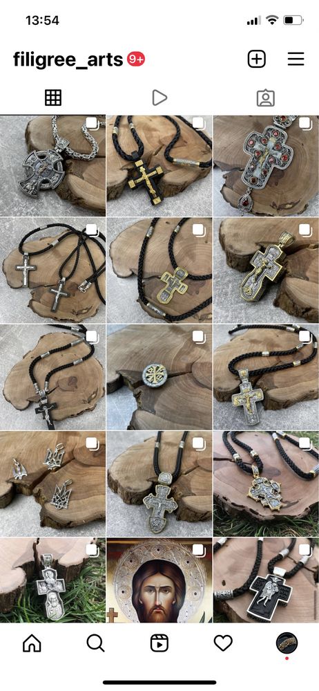 Кожаный, шелковый шнурок с серебряными вставками и деревянным крестом