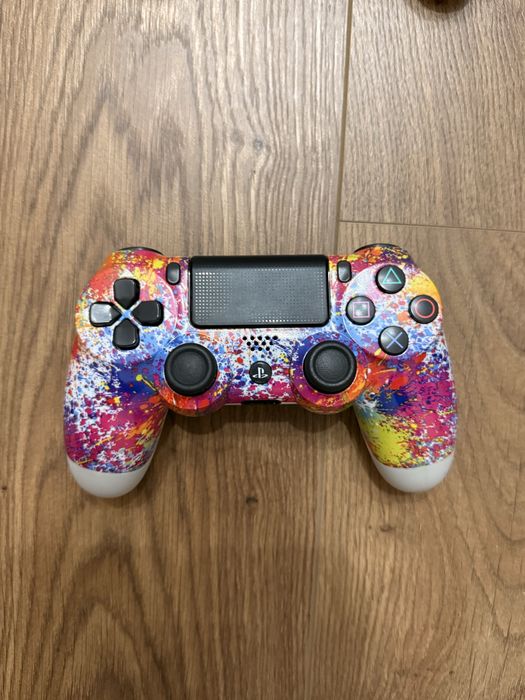 Ігрова приставка Ps4.