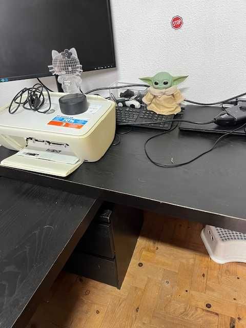 Secretária IKEA e modulo de gavetas