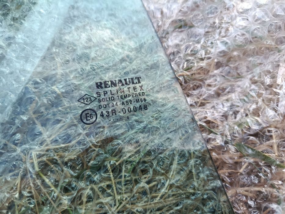 Скло задніх дверей Renault grand scenic 2