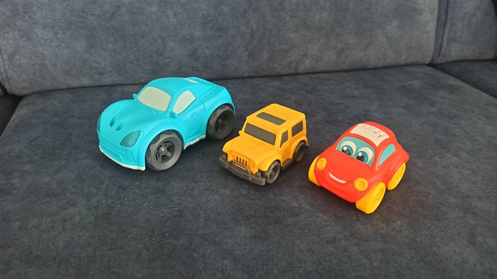 Piersze autka. Zabawki 3 auta, samochody