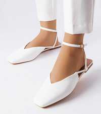 Białe sandały z zakrytym noskiem Jehovah 38