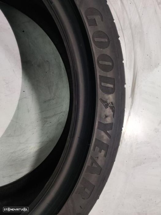 2 pneus semi novos 225-40r18 good year - oferta dos portes 120 EUROS