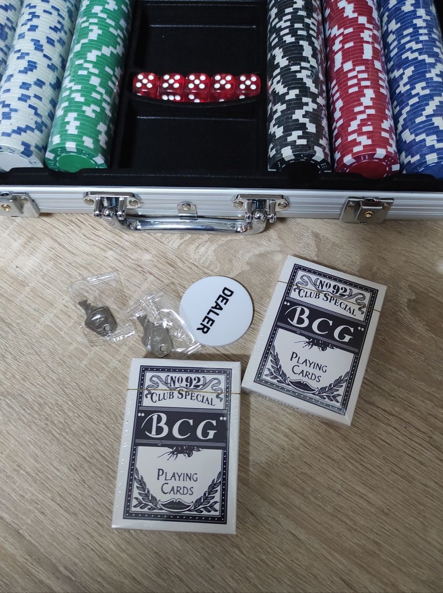 Zestaw do gry w pokera texas hold em deluxe 300 sztuk
