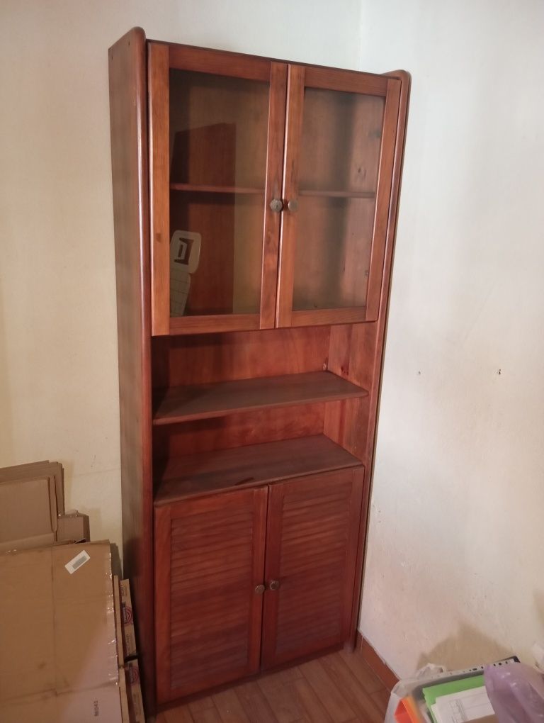 Móvel em pinho..