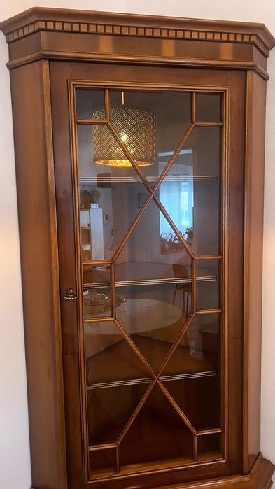 Vitrine de Esquina estilo Regency / Antique Yew Regency Corner Unit