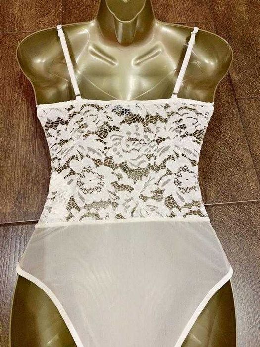 Красиве сексуальне боді з мереживом