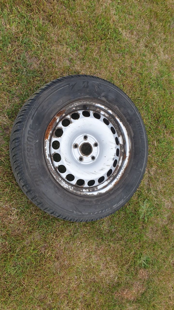 Bridgestone blizzak 215/65/R16 z felgą po stłuczce. Koło 16"
