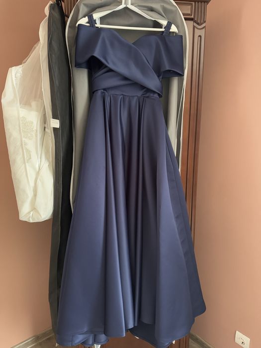 Випускна сукня в ідеальному стані