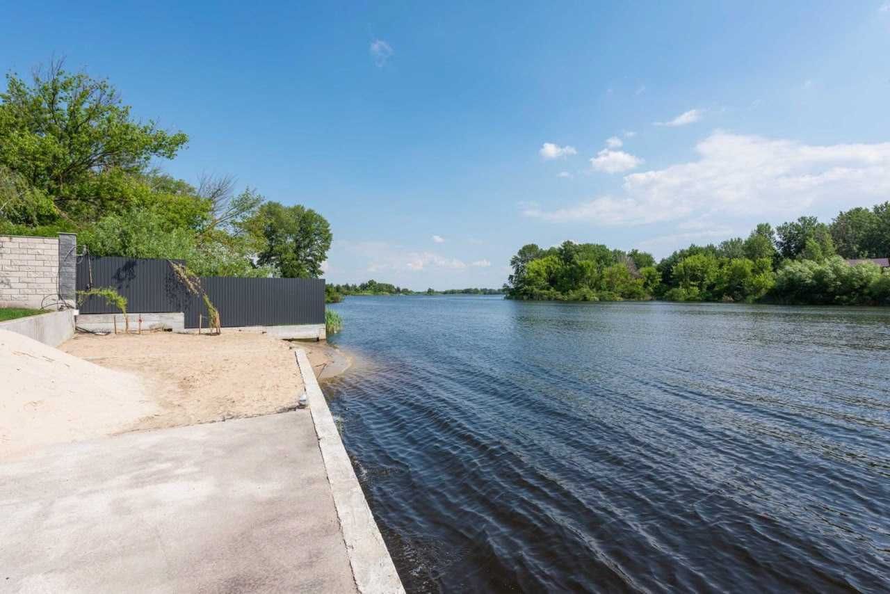 Новий люкс будинок з басейном біля  Днепра
