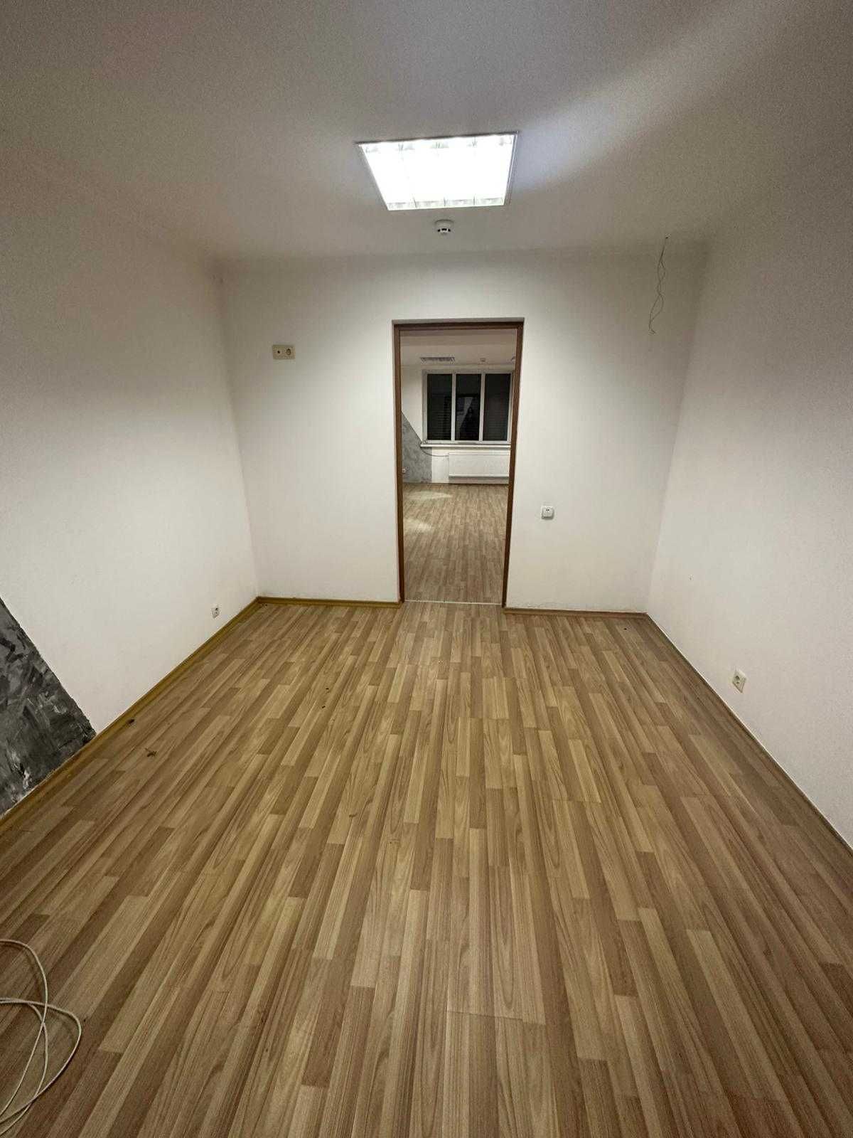 Приміщення 50 м2 з фасадним входом в центрі біля площі Філармонії
