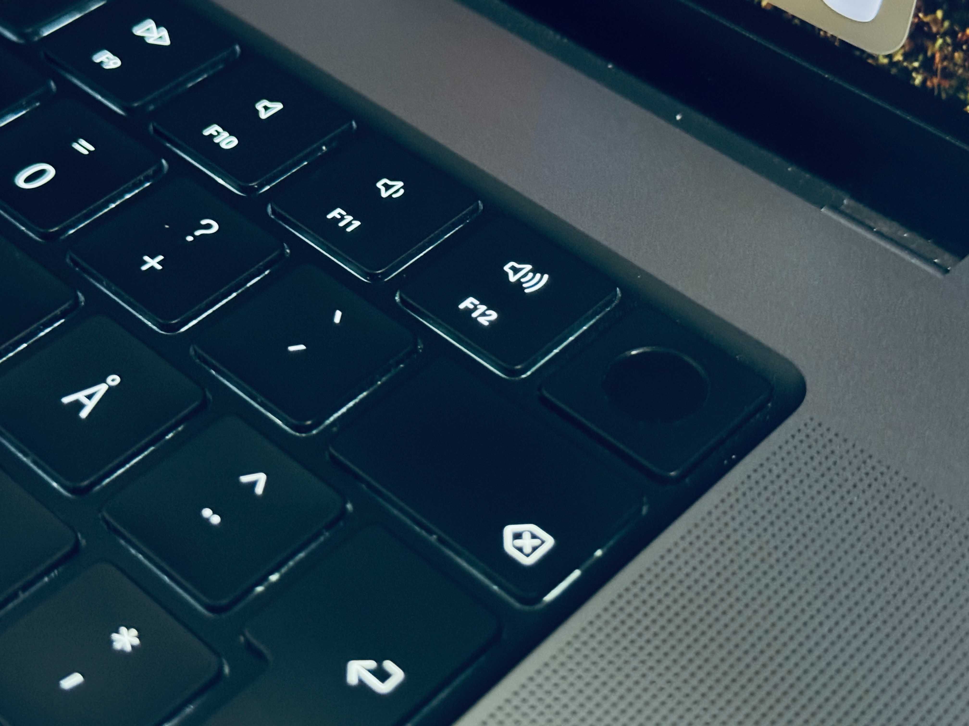 MacBook Pro 16 2021 M1 Pro 87% Kondycji 16GB RAM 512GB SSD Space