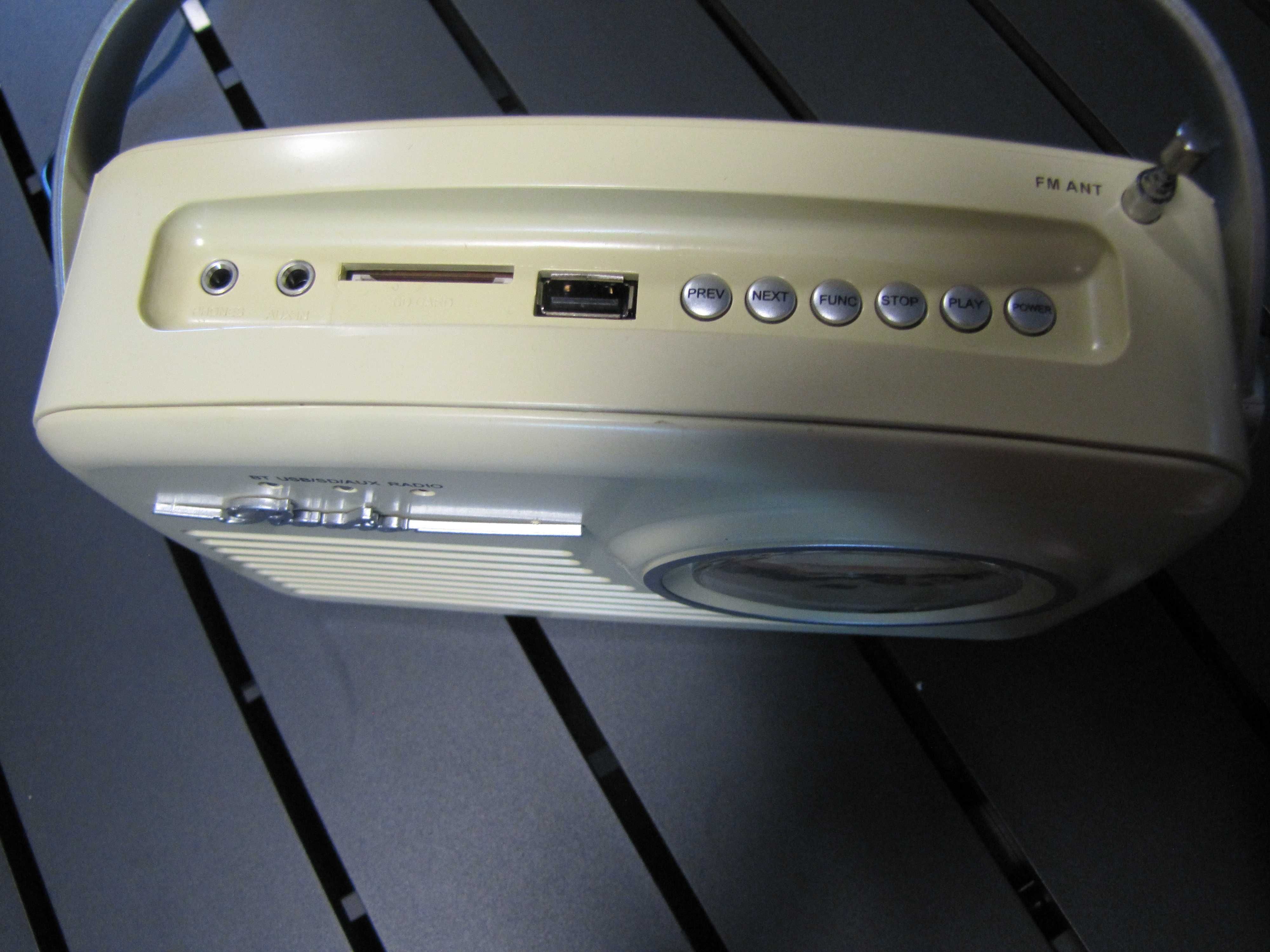 Radio FM sieciowe i na baterie / z USB Bluetooth w stylu retro