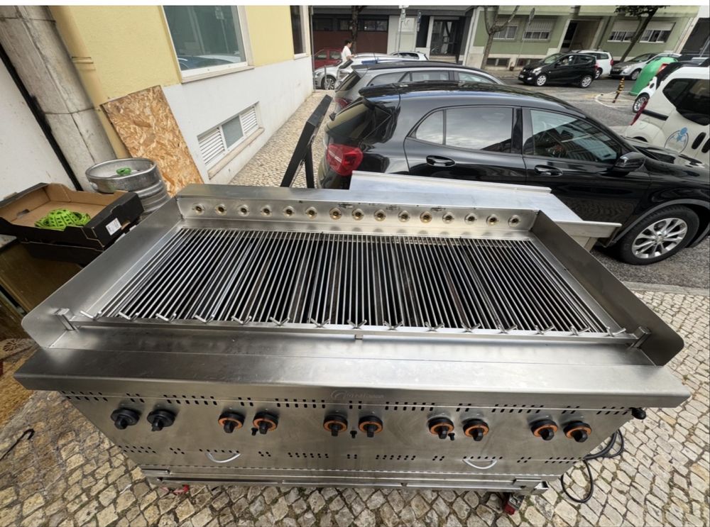 Vende-se barato e com urgência grelhador profissional GRELHACO