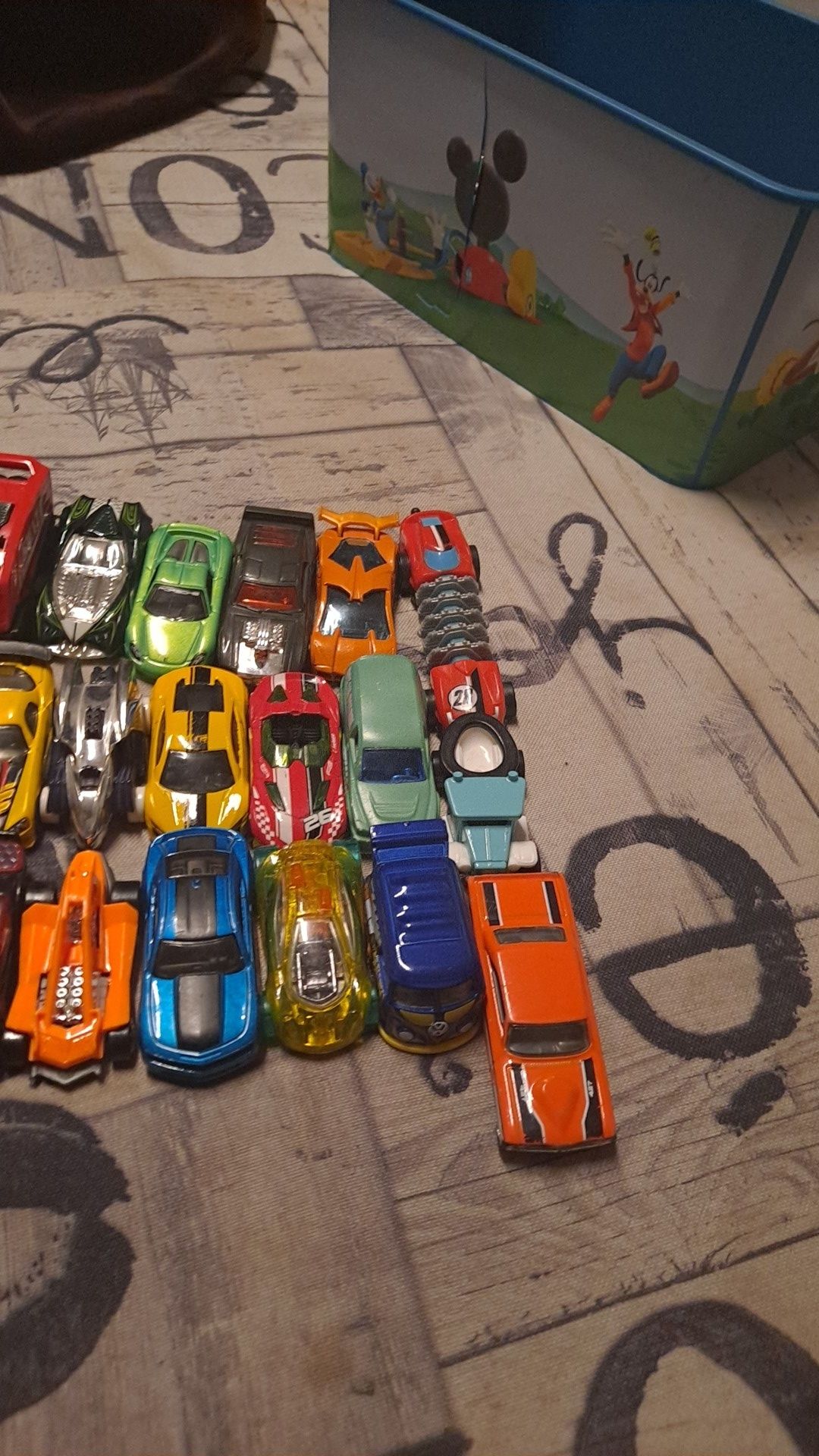 Hotwheels auta 61 sztuk stare