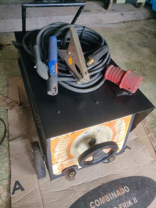 Black&Decker - Máquina soldar Electro 220/380V (bifásica)