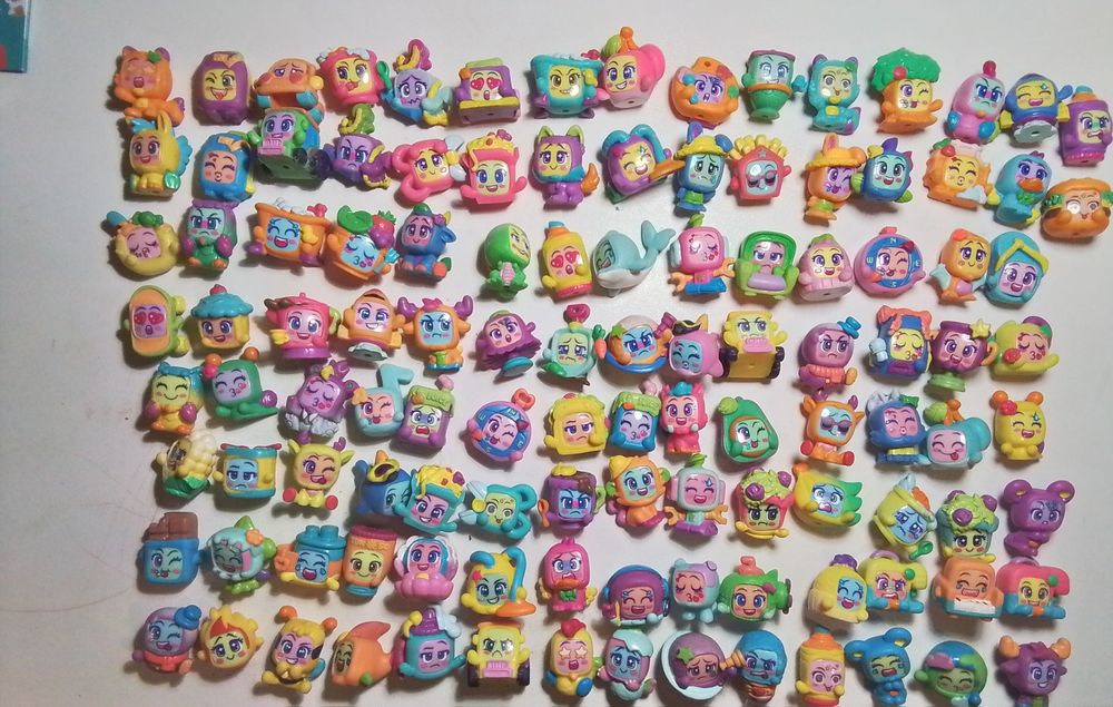 Ponad 100 Mojipops Moji Pops