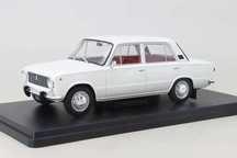 ВАЗ 2101 (FIAT 124- 1966) белый (масштаб 1 :24) - WHITEBOX