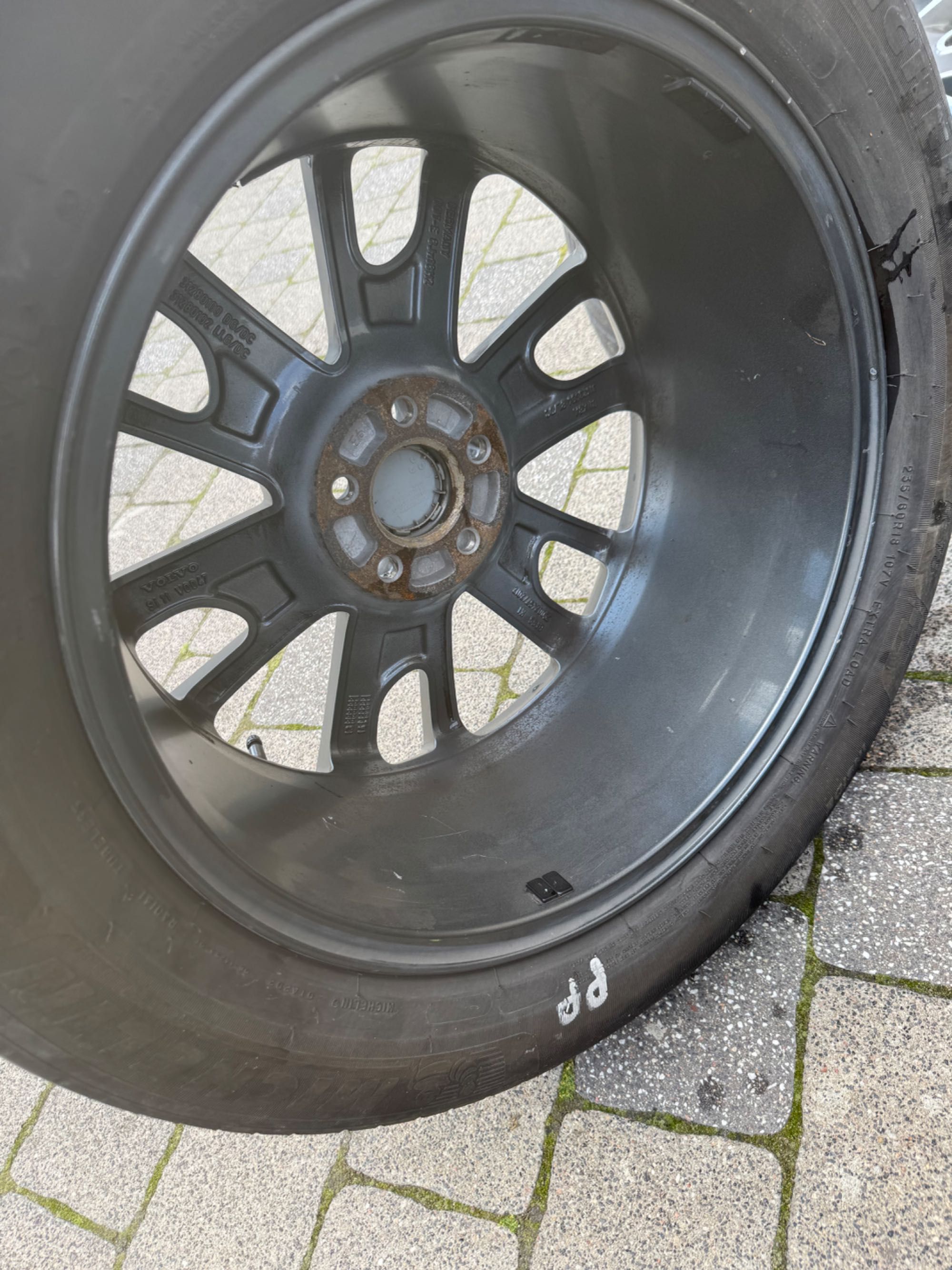 VOLVO SI 11R VO 047 ALUFELGI R18 oryginalne z oponami !