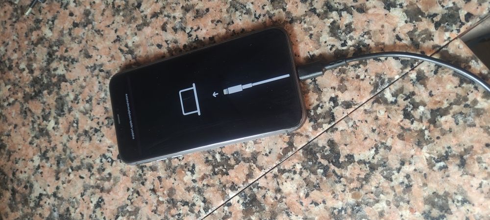 iPhone 11 como novo com capa e película