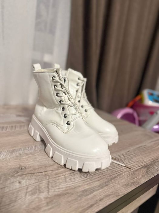 Продам ботинки...