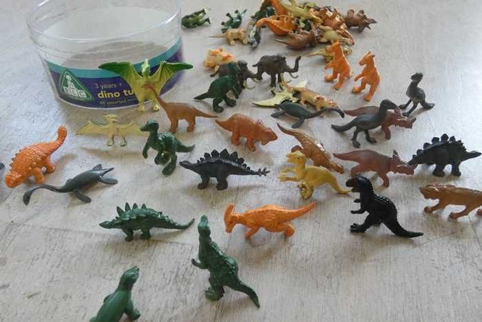 Dinozaury mini figurki "Dino tub" 48szt.,ELC+model do złożenia